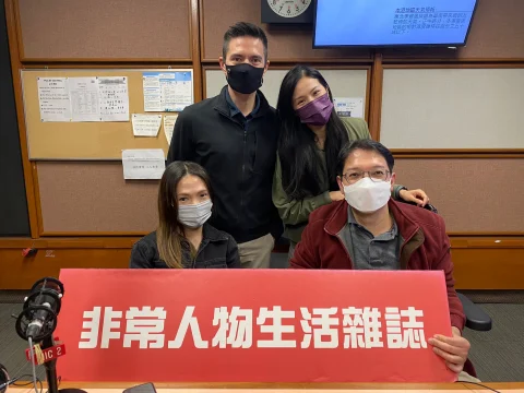 機械腳助脊傷患者站立，以水平視線看世界